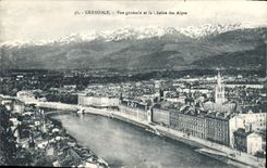 CPA Grenoble Vue generale et la Chaine des Alpes 