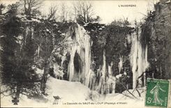 CPA L'Auvergne La Cascade du Saut du Loup Paysage d'Hiver 