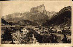 CPA Dans le Trieves Cuelles les Hotels et le Mont Aiguille 