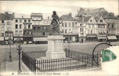 CPA Beauvais La Statue de Jeanne Hachette 