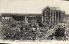 CPA Beauvais vue panoramique de la Cathedrale et du Palais de Justice 
