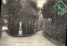 CPA Compiegne Un coin du Parc 