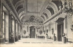 CPA Compiegne Interieur du Palais la Salle des Gardes 