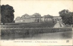 CPA Chateau de Chantilly la Porte Saint Denis et les Ecuries 