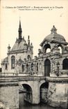 CPA Chateau de Chantilly Entree principale et la Chapelle 