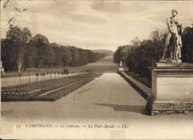 CPA Compiegne le Chateau la Plate Bande 