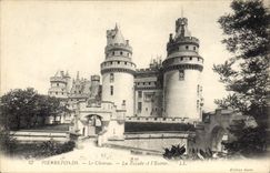 CPA Pierrefonds Le Chateau la facade et l'Entree 