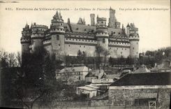 CPA Environs de Villers Cotterets Le Chateau de Pierrefonds vue prise de la route de Compiegne 