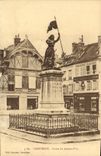 CPA Compiegne Statue de Jeanne D'Arc 