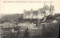CPA Environs de Villers Cotterets Le Chateau de Pierrefonds vue prise du Rocher 