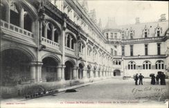 CPA Chateau de Pierrefonds Colonnade de la Cour d'Honneur 