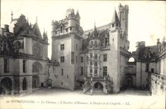 CPA Pierrefonds le Chateau L'Escalier d'Honneur le Donjon et la Chapelle 