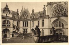 CPA Chateau de Pierrefonds Oise la Cour d'Honneur 
