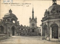 CPA Chateau de Chantilly Cour d'Honneur 