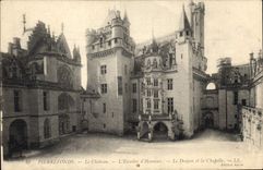 CPA Pierrefonds le Chateau l'Escalier d'Honneur le Donjon et la Chapelle 