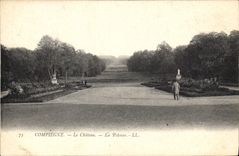 CPA Compiegne le Chateau la Pelouse 