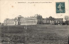 CPA Chantilly les Grandes Ecuries et la Porte Saint Denis 