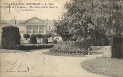 CPA Palais de Compiegne le Palais et le Banc de l'Empereur 
