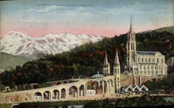 CPA Lourdes les Rampes et la Basilique 
