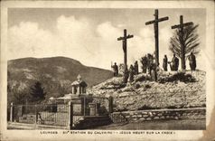 CPA Lourdes XII Station du Calvaire Jesus meurt sur la Croix 