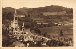 CPA Lourdes Vue plongeante sur la Basilique et la Vallee du Gave 