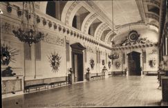 CPA Compiegne Le Chateau Salle des Gardes 