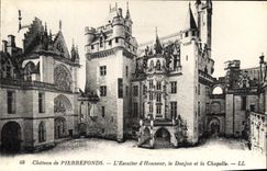 CPA Chateau de Pierrefonds L'Escalier d'Honneur le Donjon et la Chapelle 