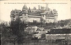 CPA Environs de Villers Cotterets Le Chateau de Pierrefonds Vue prise de la route de Compiegne 