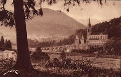 CPA Lourdes H P La Basilique et le Pic du Ger 