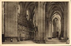 CPA Chartres Eure et Loir Interieur de la Cathedrale Le Deambulatoire 