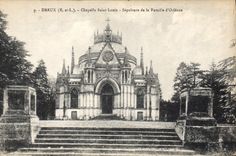 CPA Dreux E et L Chapelle Saint Louis Sepulture de la Famille d'Orleans 