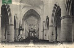 CPA Saintes Eglise Saint Pierre Nef prise de l'Entree 