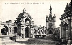 CPA Chateau de Chantilly La Cour d'Honneur 
