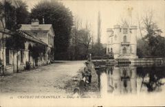 CPA Chateau de Chantilly Etangs de Comelle Peche Pecheur