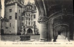 CPA Chateau de Pierrefonds Une Colonnade et l'Escalier d'Honneur 