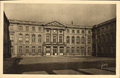 CPA Chateau de Compiegne Cour d'honneur 