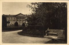 CPA Chateau de Compiegne Le Parc et le Banc de Napoleon 