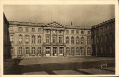 CPA Chateau de Compiegne Cour d'honneur 