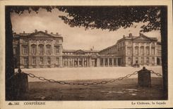 CPA Compiegne Le Chateau la facade 