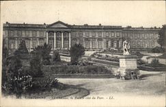 CPA Compiegne Le Chateau la Facade cote du Parc 
