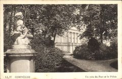 CPA Compiegne Un coin du Parc et le Palais 
