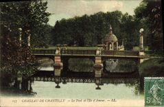 CPA Chateau de Chantilly Le Pont et l'lle d'Amour 