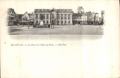 CPA Beauvais la Place de l'Hotel de Ville 