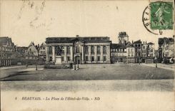 CPA Beauvais la Place de l'Hotel de Ville 