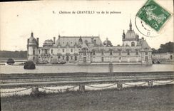 CPA Chateau de Chantilly vu de la Pelouse 