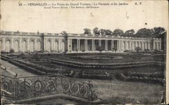 CPA Versailles Le Palais du Grand Trianon Le Peristyle et les Jardins 
