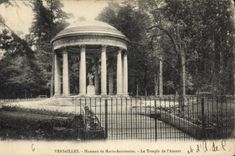 CPA Versailles Hameau de Marie Antoinette le Temple de l'Amour 