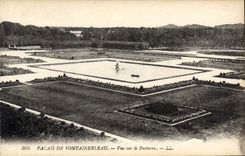CPA Palais de Fontainebleau Vue sur le Parterre 