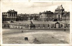 CPA Versailles Facade du Palais 