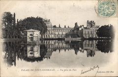 CPA Palais de Fontainebleau Vue prise du Parc 